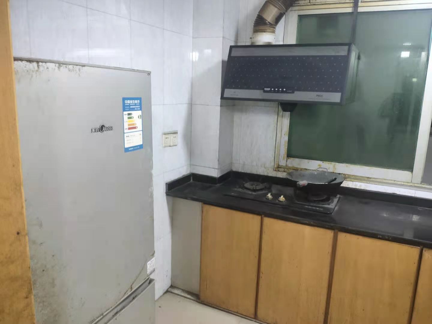 红港路综合楼 3室2厅1卫 1200.0元/月 红港路综合楼 3室2厅1卫 1200.0元/月室内图