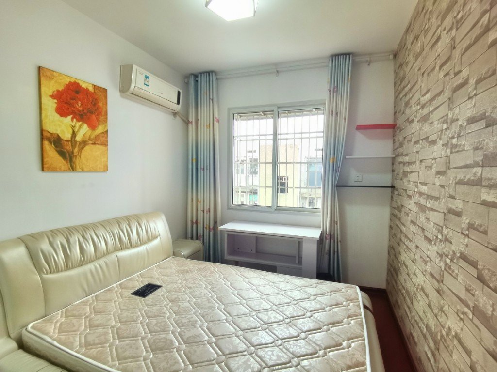 天鹅花园 2室1厅1卫 32.0万 天鹅花园 2室1厅1卫 32.0万客厅