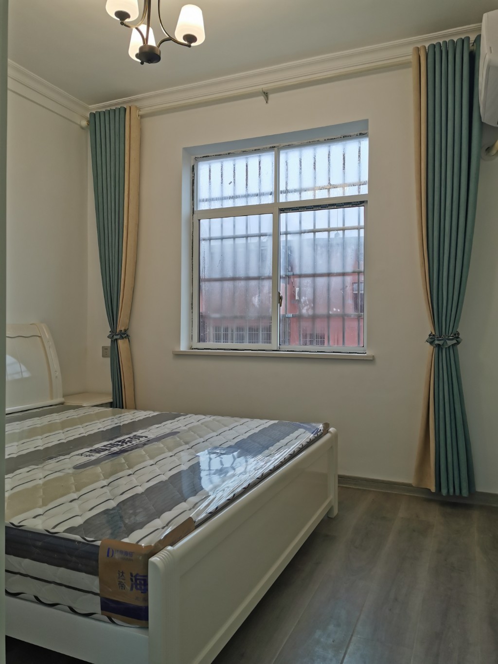 秀峰东路散盘  2室2厅1卫    35.8万卫生间