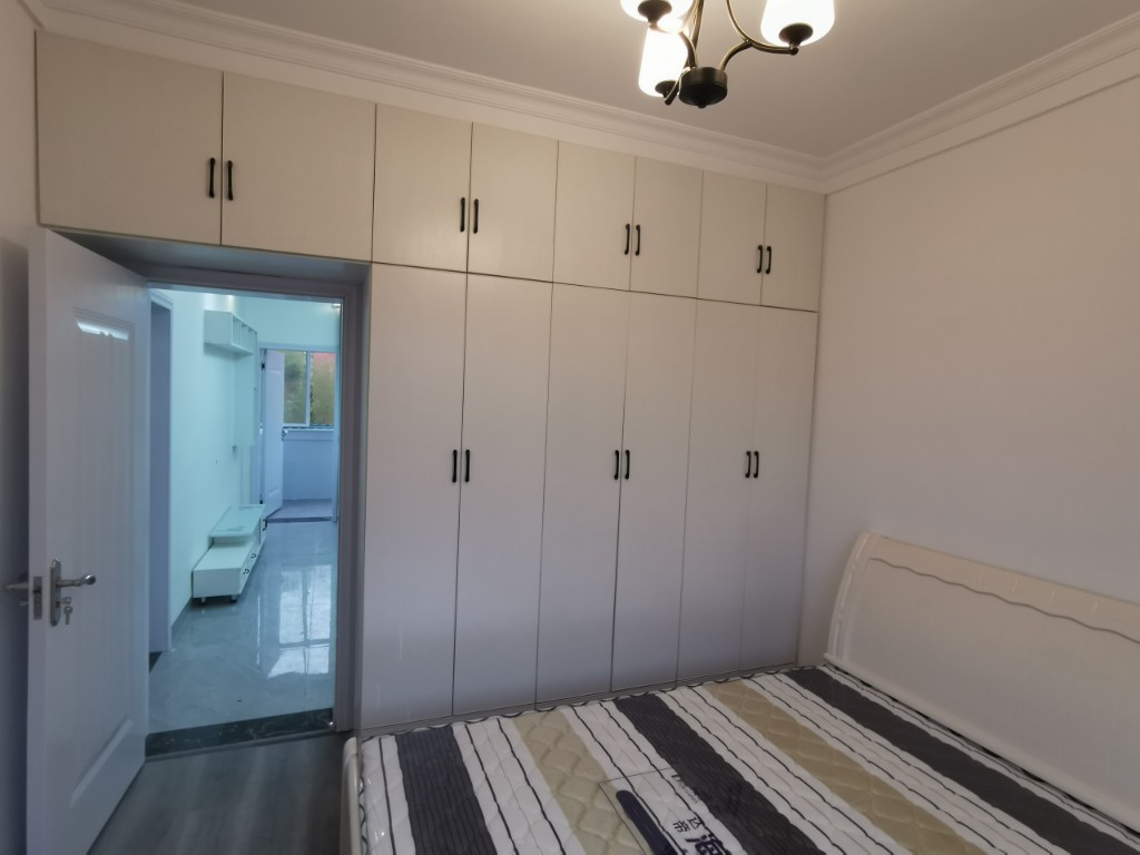 秀峰东路散盘  2室2厅1卫    35.8万卫生间