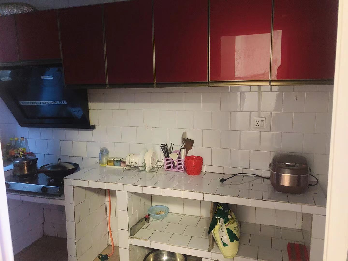 陆贾山庄  3室2厅2卫    1000.0元/月 陆贾山庄  3室2厅2卫    1000.0元/月室内图