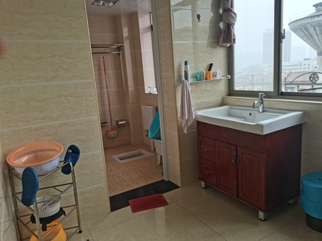 楼外楼山庄 3室2厅2卫 59.8万 楼外楼山庄 3室2厅2卫 59.8万客厅