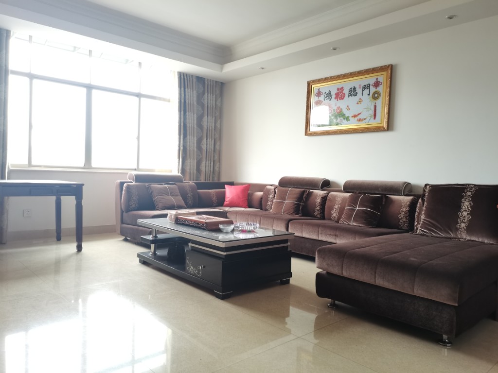 楼外楼山庄 3室2厅2卫 59.8万 楼外楼山庄 3室2厅2卫 59.8万客厅