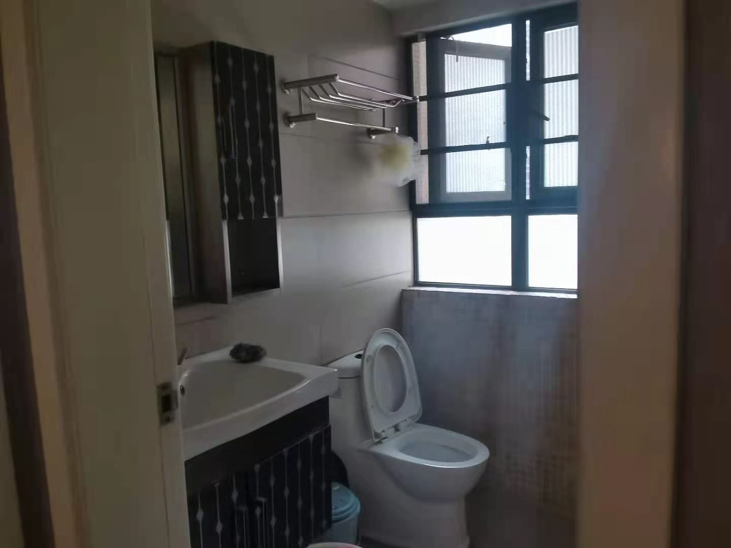 南湖国际1期  2室2厅1卫    2500.0元/月 南湖国际1期  2室2厅1卫    2500.0元/月室内图