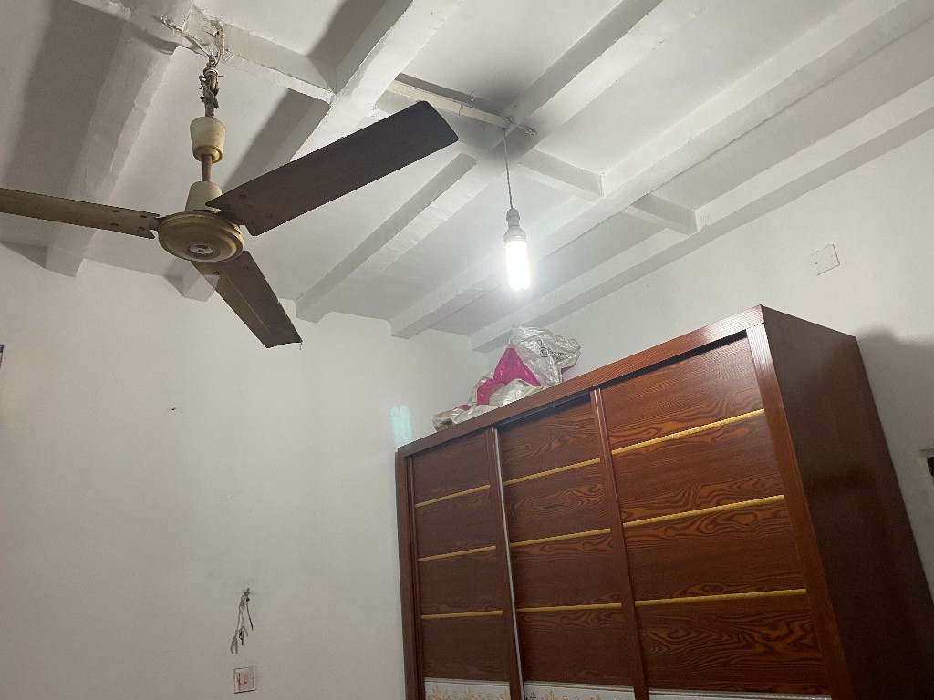 新华东路散盘 2室1厅1卫 500.0元/月 新华东路散盘 2室1厅1卫 500.0元/月室内图