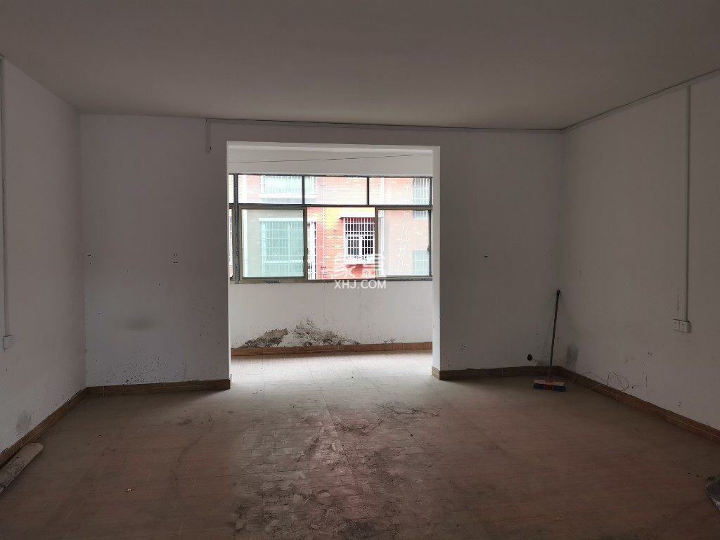 朝阳办事处江金社区  4室2厅2卫    72.8万