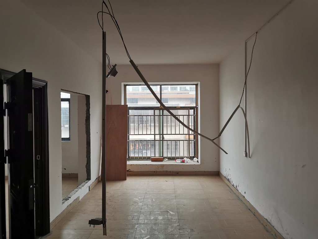 朝阳办事处江金社区  4室2厅2卫    72.8万客厅