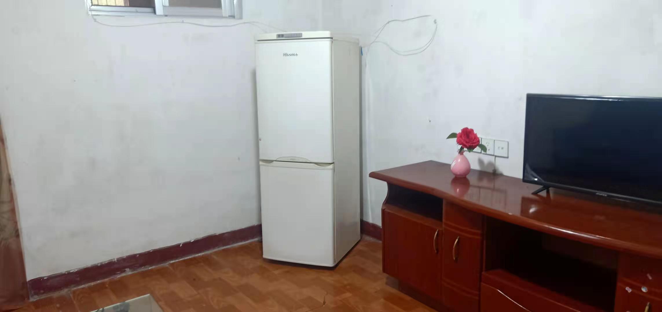 新华一村 1室1厅1卫 700.00元/月 新华一村 1室1厅1卫 700.00元/月室内图