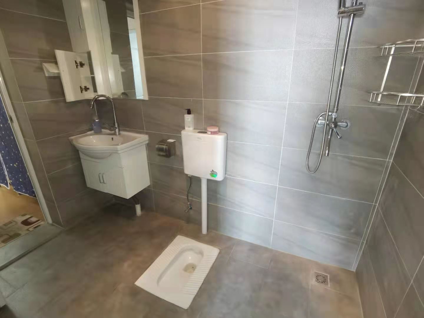 南湖半岛 1室1厅1卫 1500.0元/月 南湖半岛 1室1厅1卫 1500.0元/月室内图