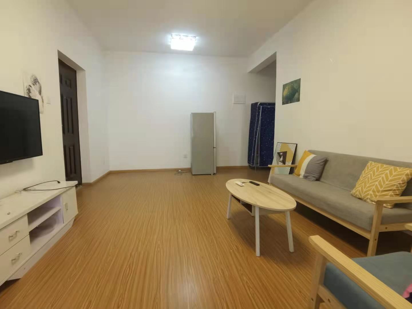 南湖半岛 1室1厅1卫 1500.0元/月 南湖半岛 1室1厅1卫 1500.0元/月室内图