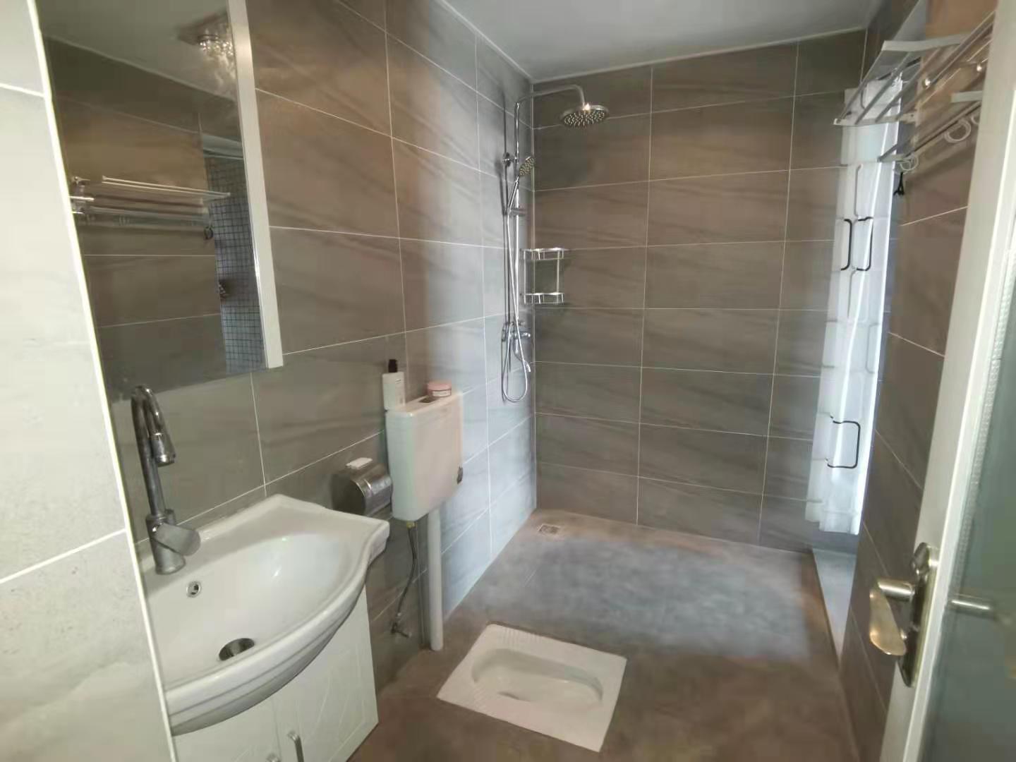 南湖半岛 1室1厅1卫 1500.0元/月 南湖半岛 1室1厅1卫 1500.0元/月室内图