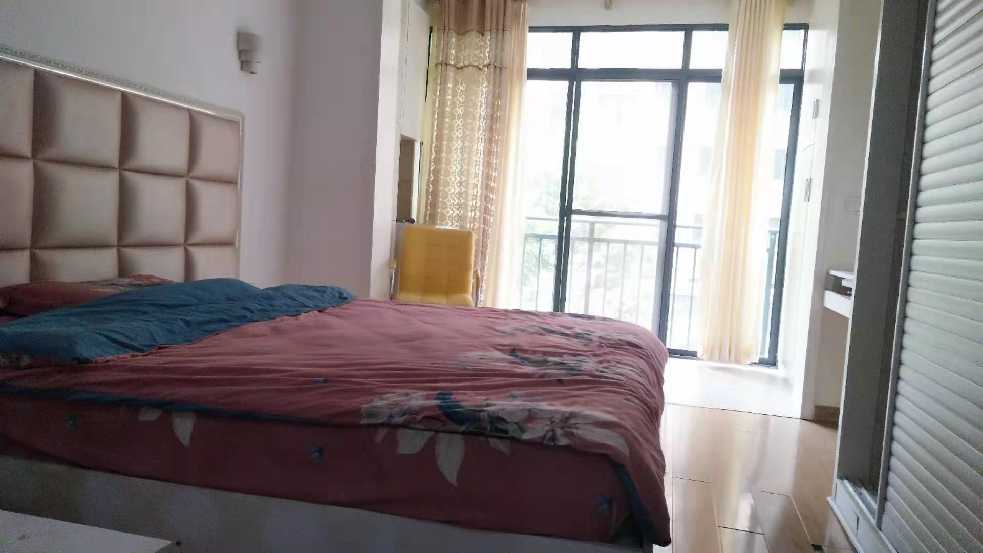 水映豪廷（一，二，三期）  1室1厅1卫   35.00万客厅