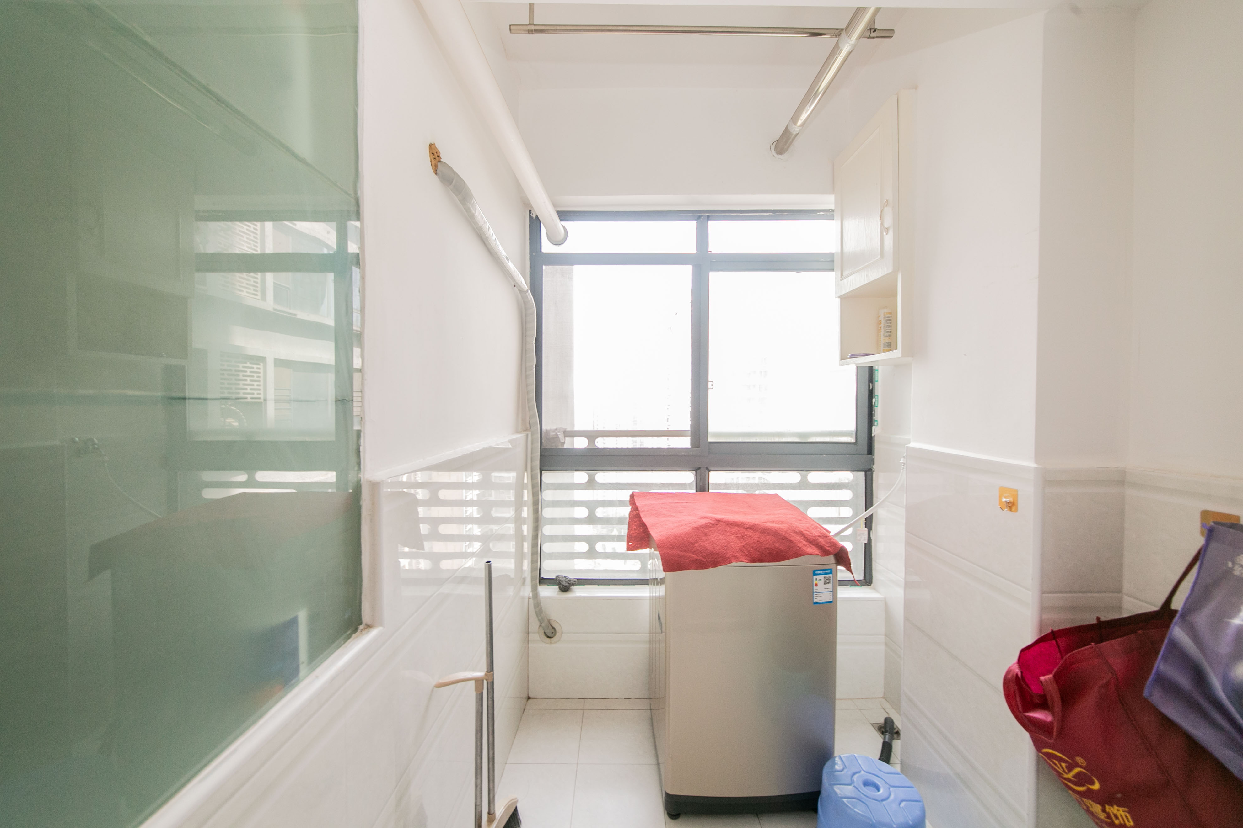 北辰三角洲E3区  3室2厅2卫    200.0万阳台