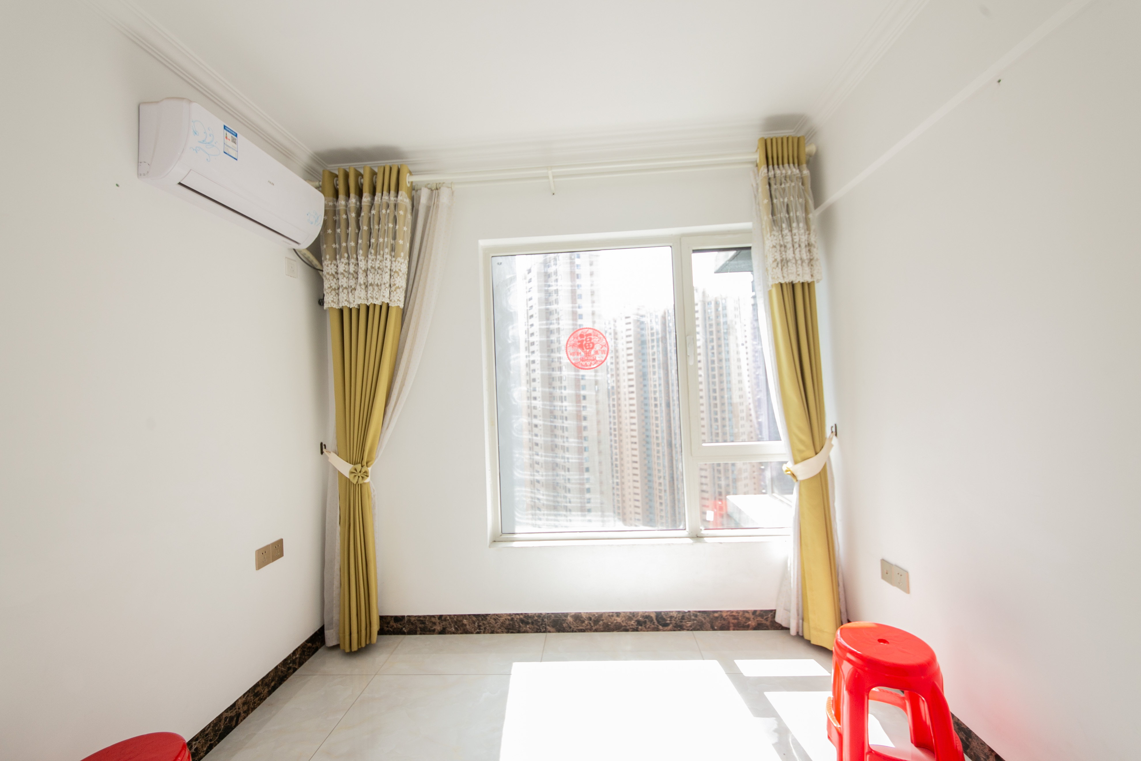 北辰三角洲E3区  3室2厅2卫    200.0万卧室