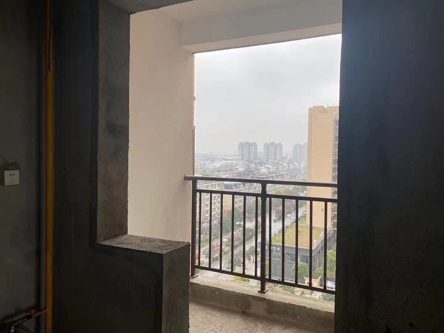 蓝海卧龙湾 3室2厅2卫 64.0万 蓝海卧龙湾 3室2厅2卫 64.0万客厅