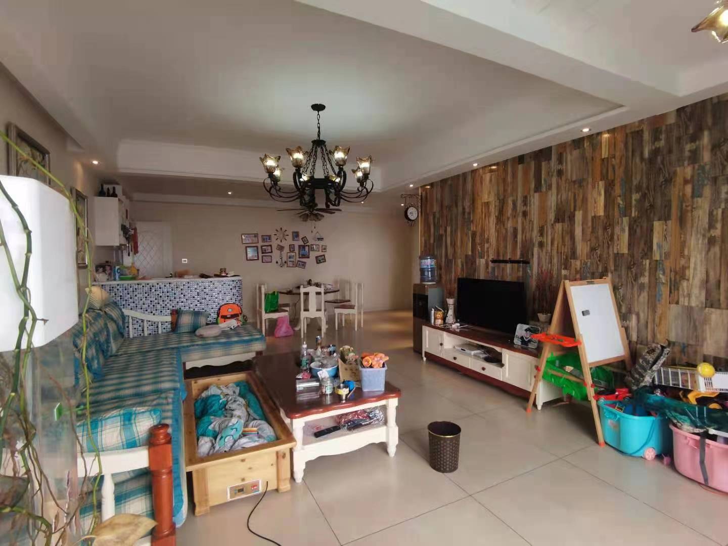 梓湖观邸 3室2厅1卫 106.0万 梓湖观邸 3室2厅1卫 106.0万客厅