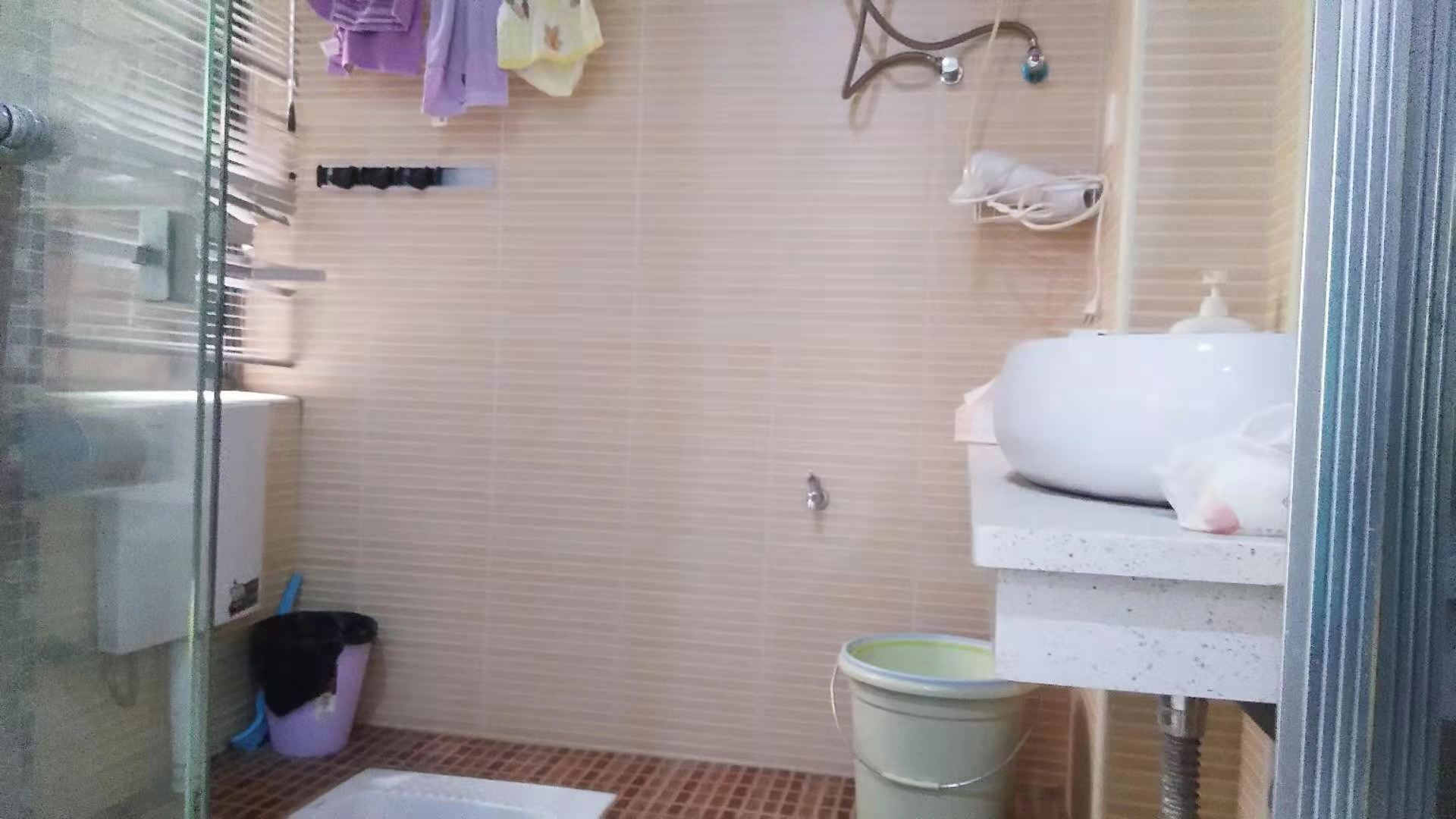 水映豪廷（一，二，三期）  1室1厅1卫   35.00万客厅