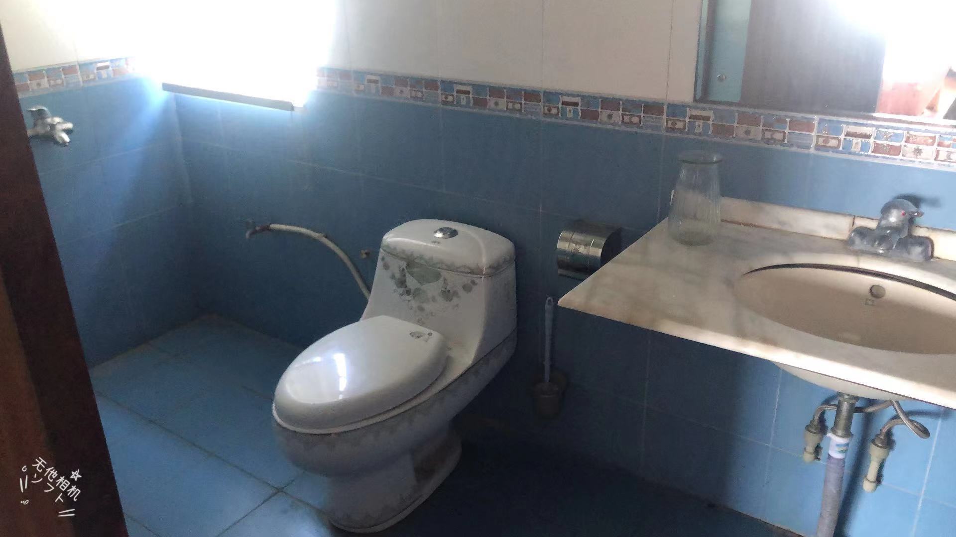 东南明苑 4室2厅 2600.00元室内图