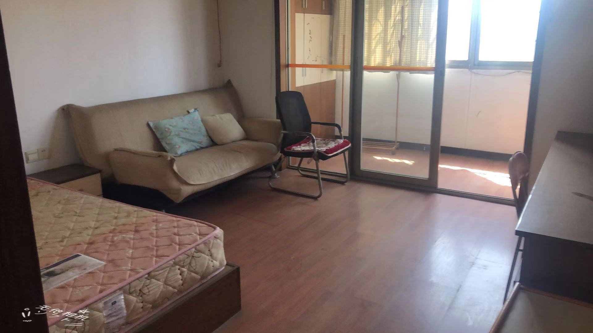 东南明苑 4室2厅 2600.00元室内图