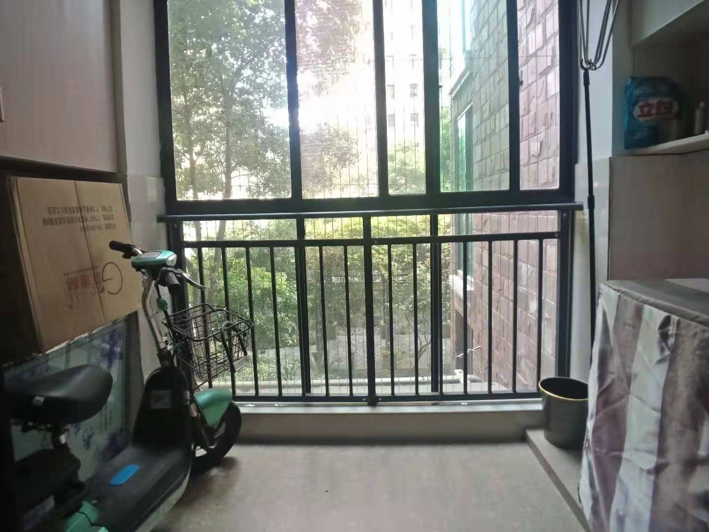 水映豪廷（一，二，三期）  3室2厅2卫   110.00万客厅