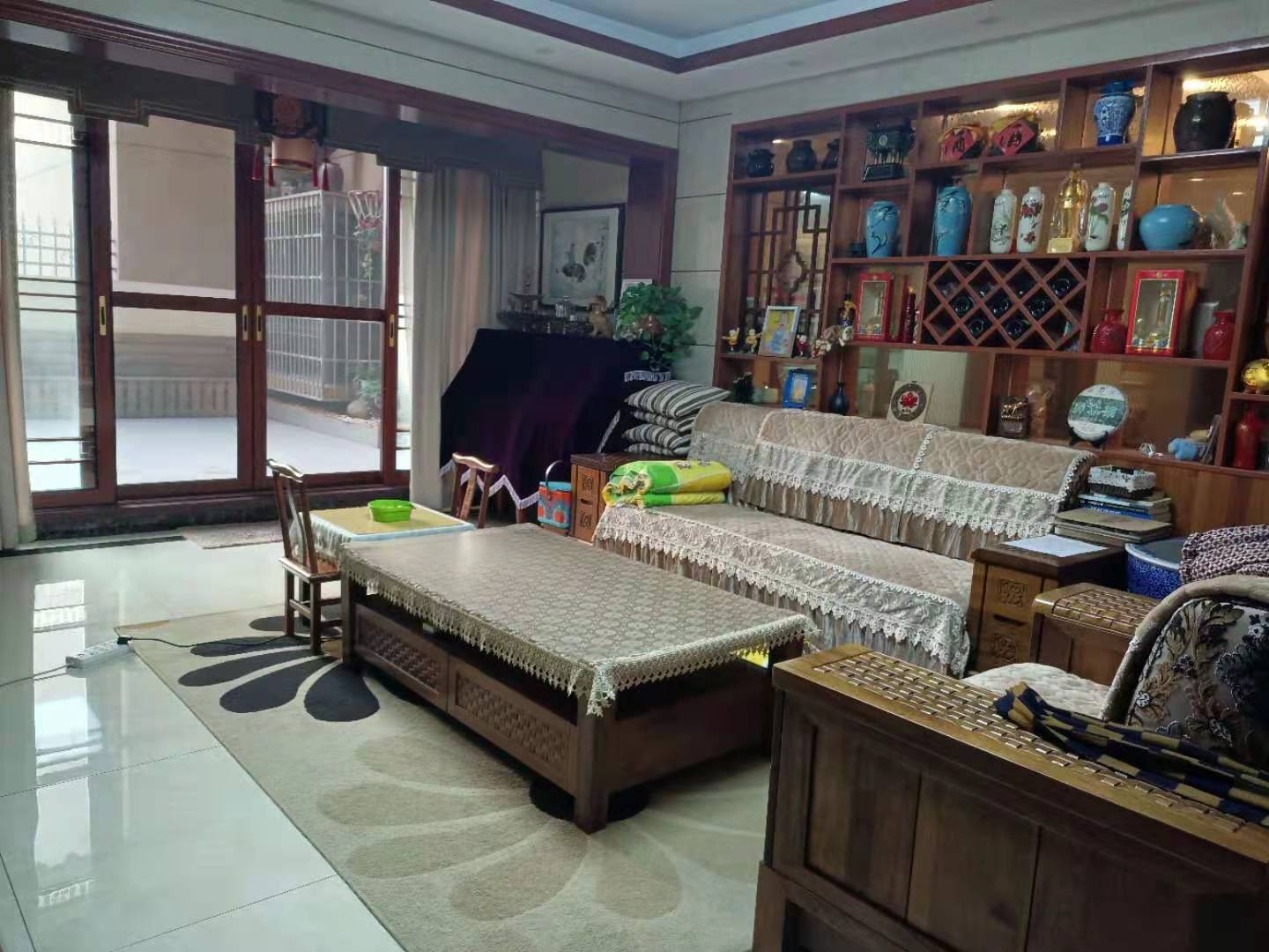 文化园三期 4室2厅3卫 156.0万 文化园三期 4室2厅3卫 156.0万客厅