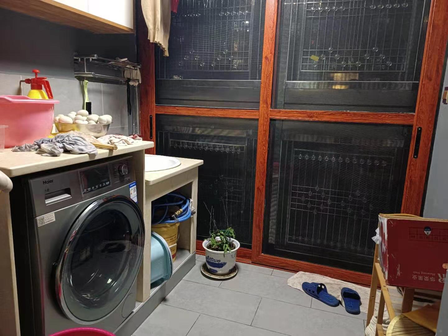 文化园三期 4室2厅2卫 96.8万 文化园三期 4室2厅2卫 96.8万客厅