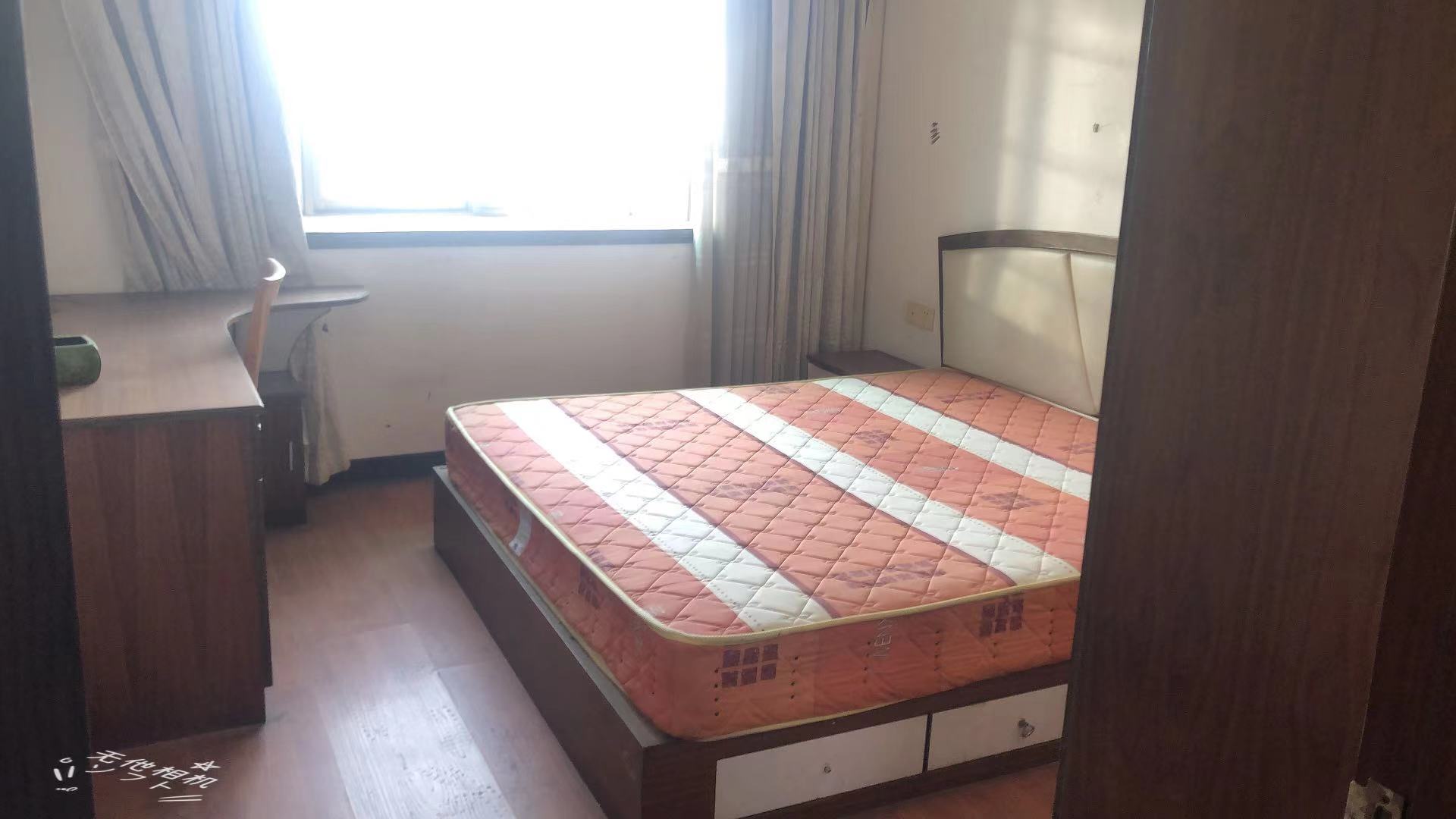 东南明苑 4室2厅 2600.00元室内图