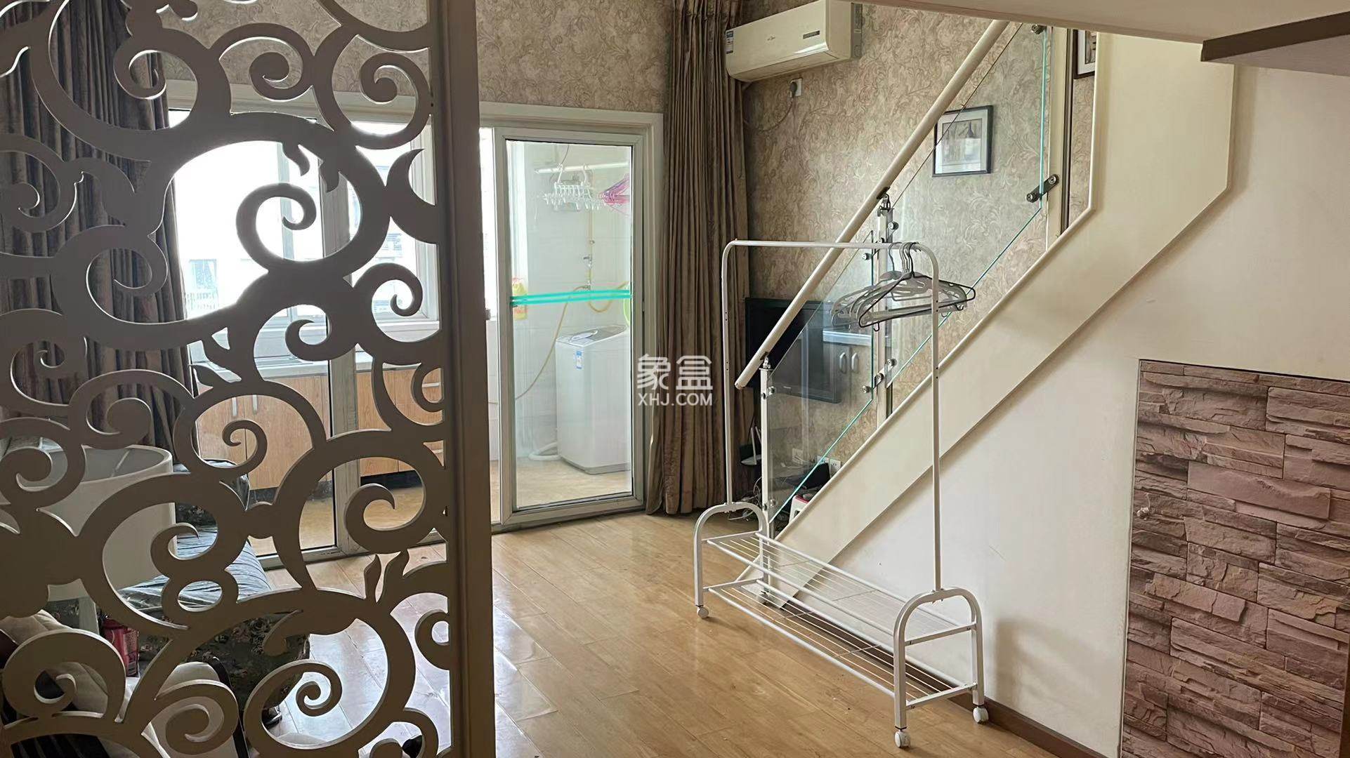 左右小区  1室1厅1卫   1400.00元/月