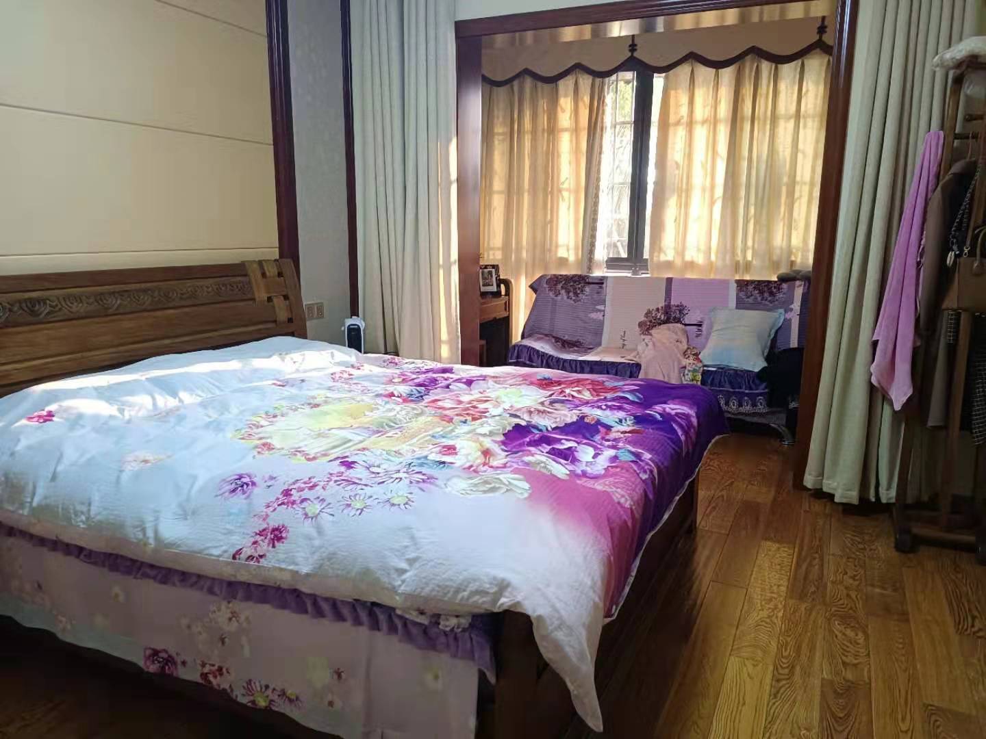 文化园三期 4室2厅3卫 156.0万 文化园三期 4室2厅3卫 156.0万客厅