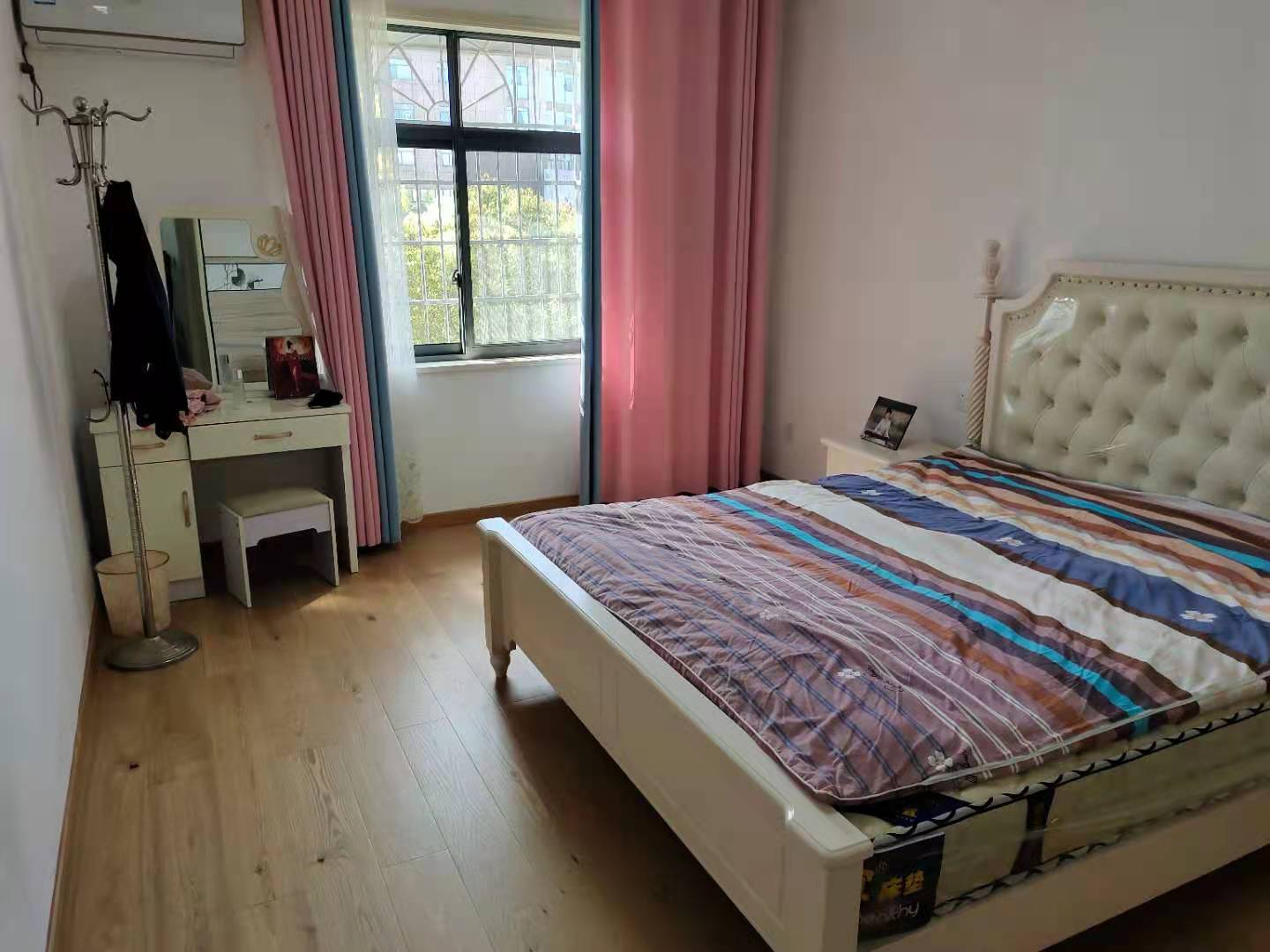 桥北综合楼  3室2厅1卫    48.8万卧室