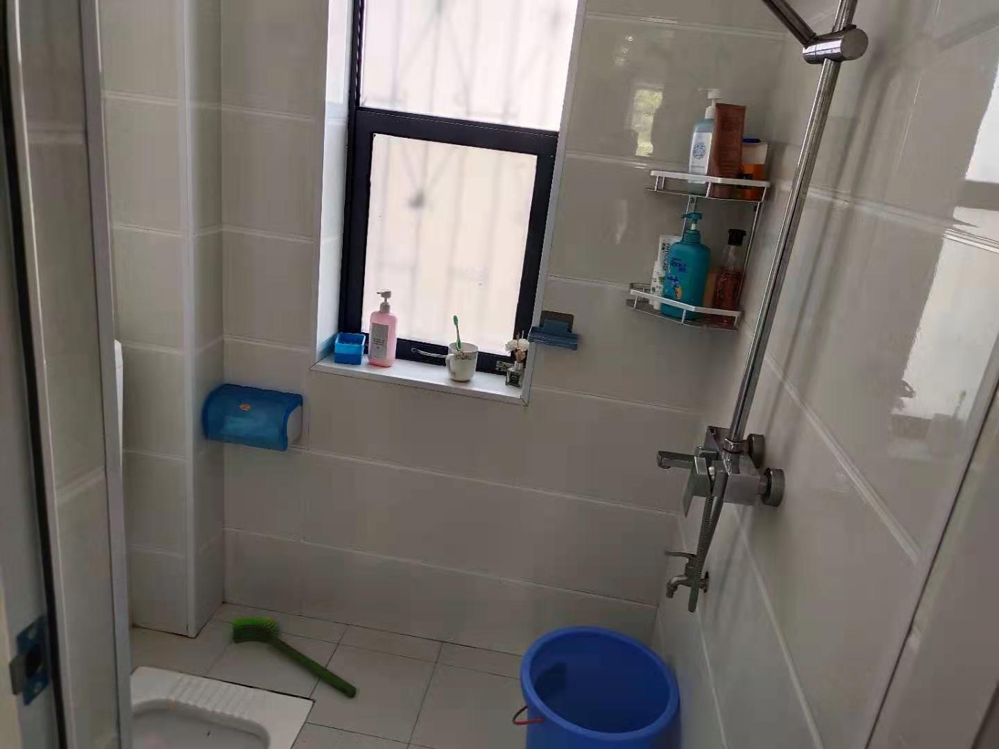 桥北综合楼  3室2厅1卫    48.8万卫生间