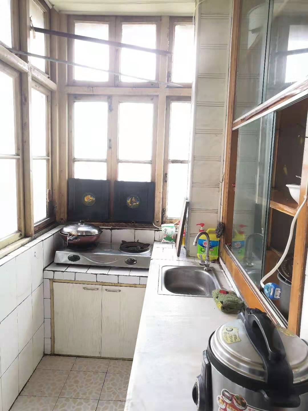 滨江一村  2室2厅1卫   24.00万客厅