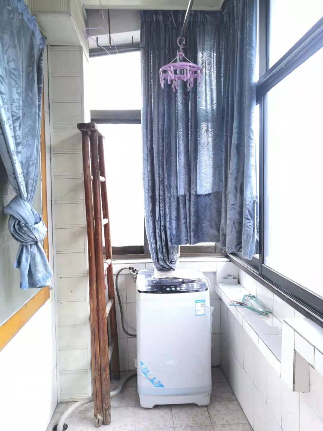 滨江一村  2室2厅1卫   24.00万客厅