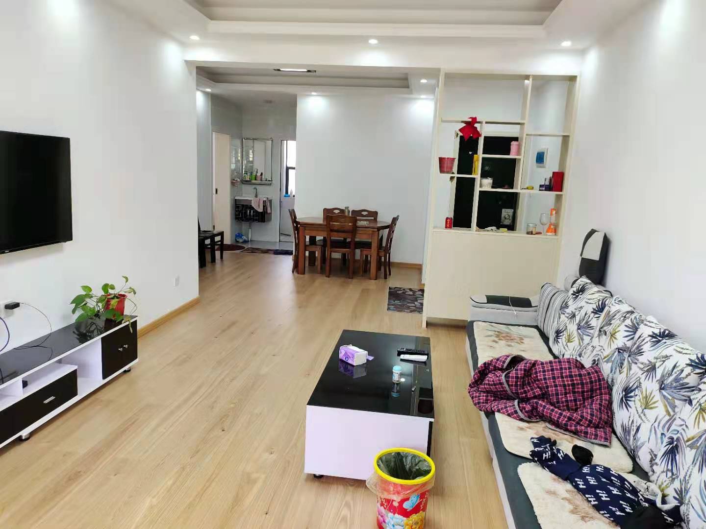 桥北综合楼  3室2厅1卫    48.8万客厅