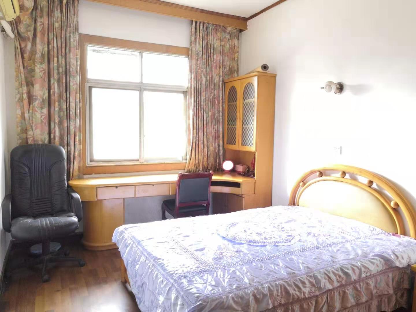 滨江一村  2室2厅1卫   24.00万客厅