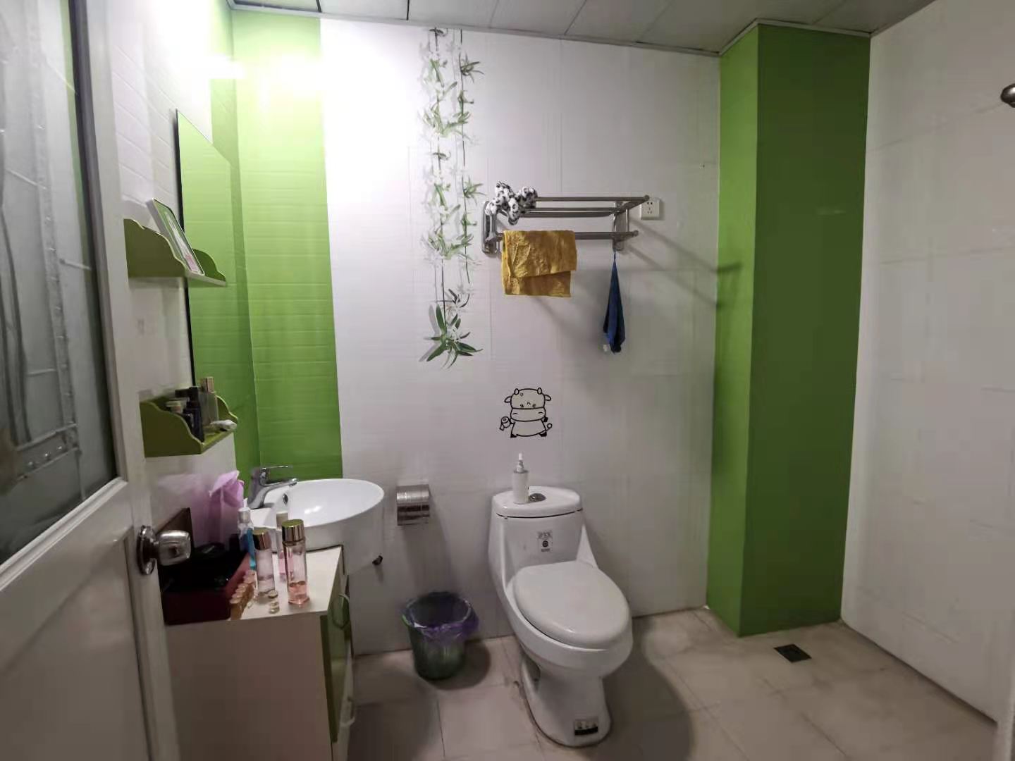 莲城银座 4室2厅2卫 88.8万 莲城银座 4室2厅2卫 88.8万客厅