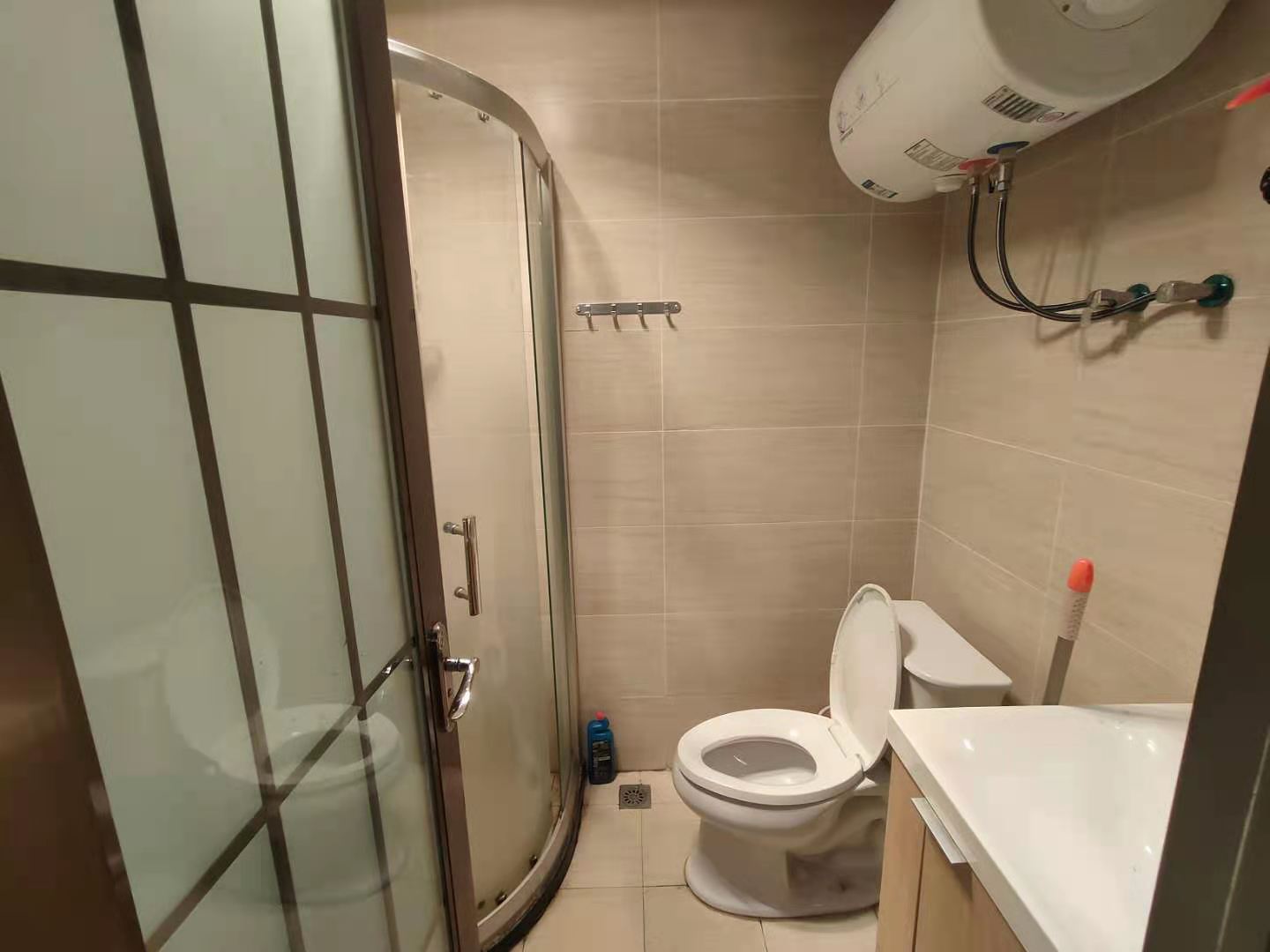 南湖国际4期  1室1厅1卫    1600.0元/月 南湖国际4期  1室1厅1卫    1600.0元/月