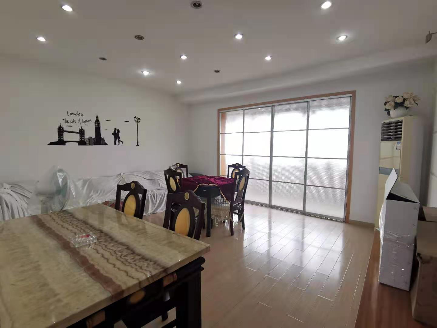 莲城银座 4室2厅2卫 88.8万 莲城银座 4室2厅2卫 88.8万客厅