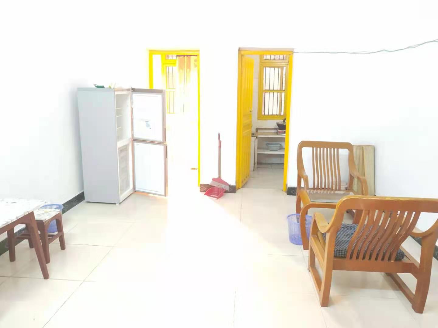 新建巷散盘  3室1厅1卫    1300.0元/月 新建巷散盘  3室1厅1卫    1300.0元/月室内图