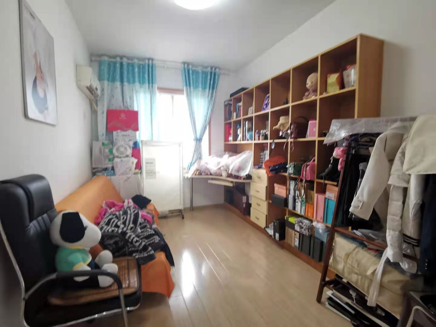 莲城银座 4室2厅2卫 88.8万 莲城银座 4室2厅2卫 88.8万客厅