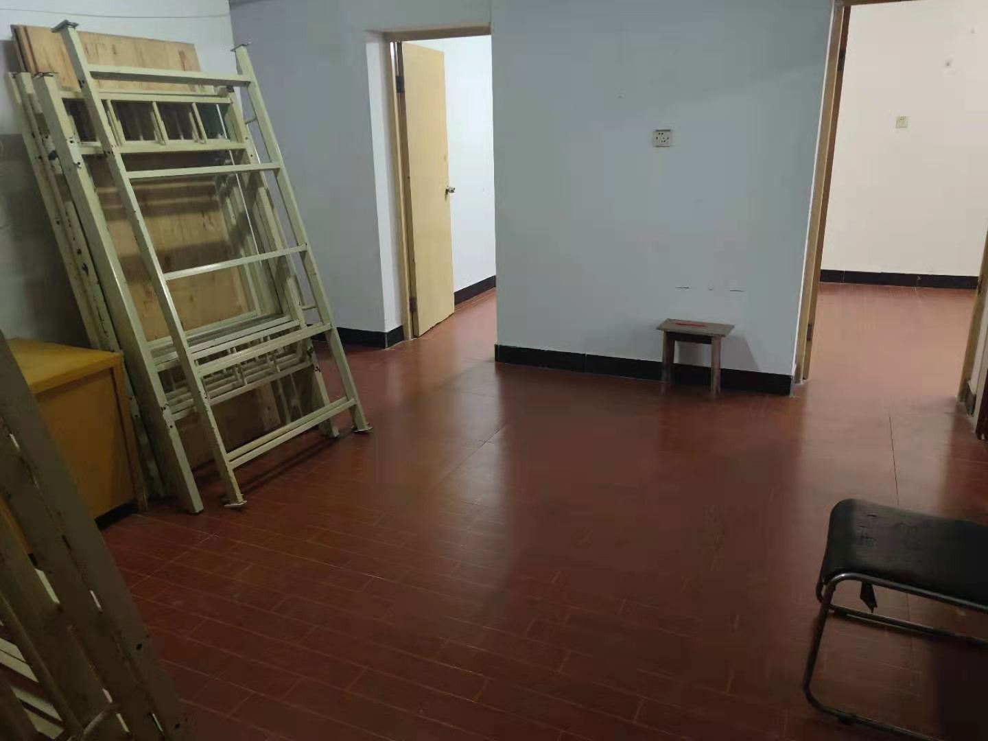 远东公寓  3室2厅1卫    2800.0元/月室内图1
