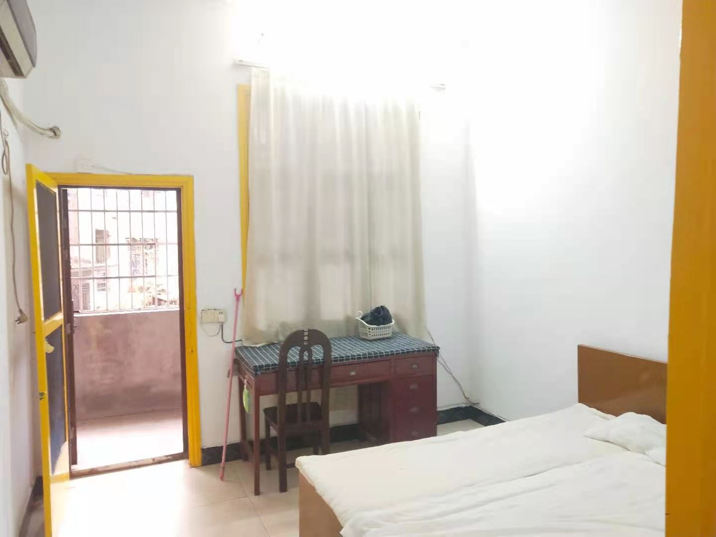 新建巷散盘  3室1厅1卫    1300.0元/月 新建巷散盘  3室1厅1卫    1300.0元/月室内图