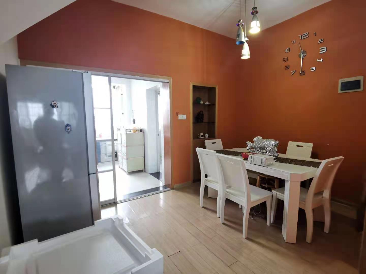 莲城银座 4室2厅2卫 88.8万 莲城银座 4室2厅2卫 88.8万客厅