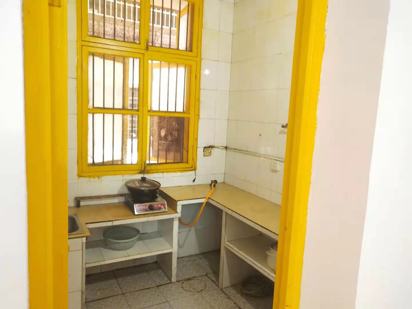 新建巷散盘  3室1厅1卫    1300.0元/月 新建巷散盘  3室1厅1卫    1300.0元/月室内图