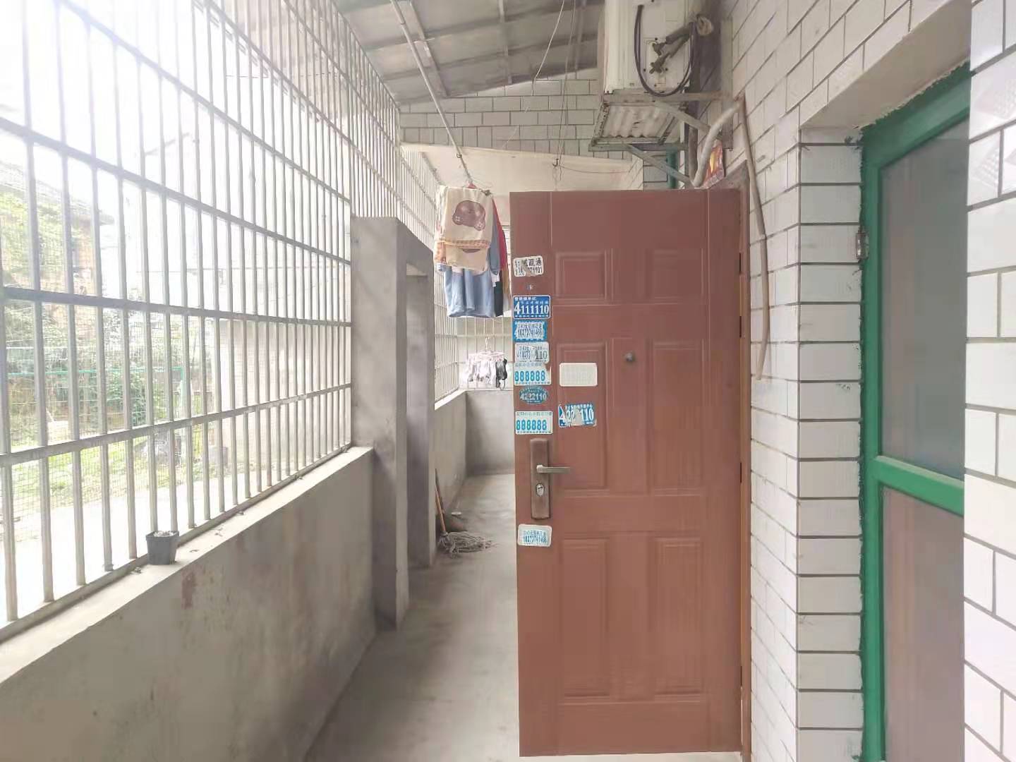 新建巷散盘  3室1厅1卫    1300.0元/月 新建巷散盘  3室1厅1卫    1300.0元/月室内图