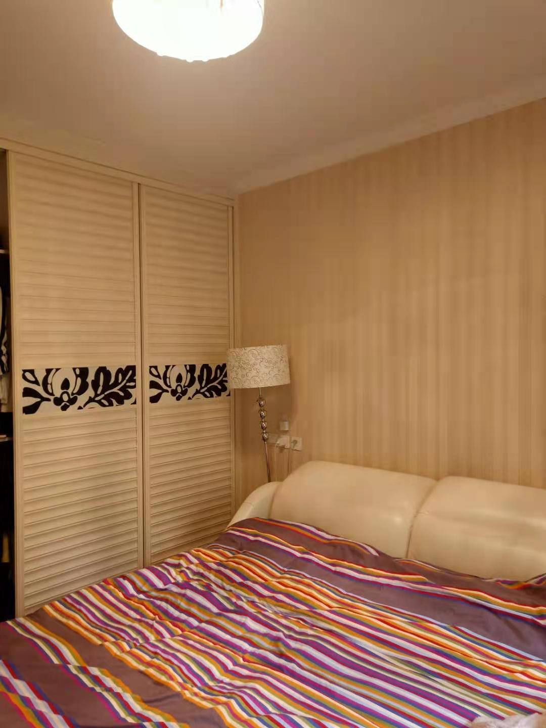 南湖国际4期  3室2厅2卫    3500.0元/月 南湖国际4期  3室2厅2卫    3500.0元/月室内图