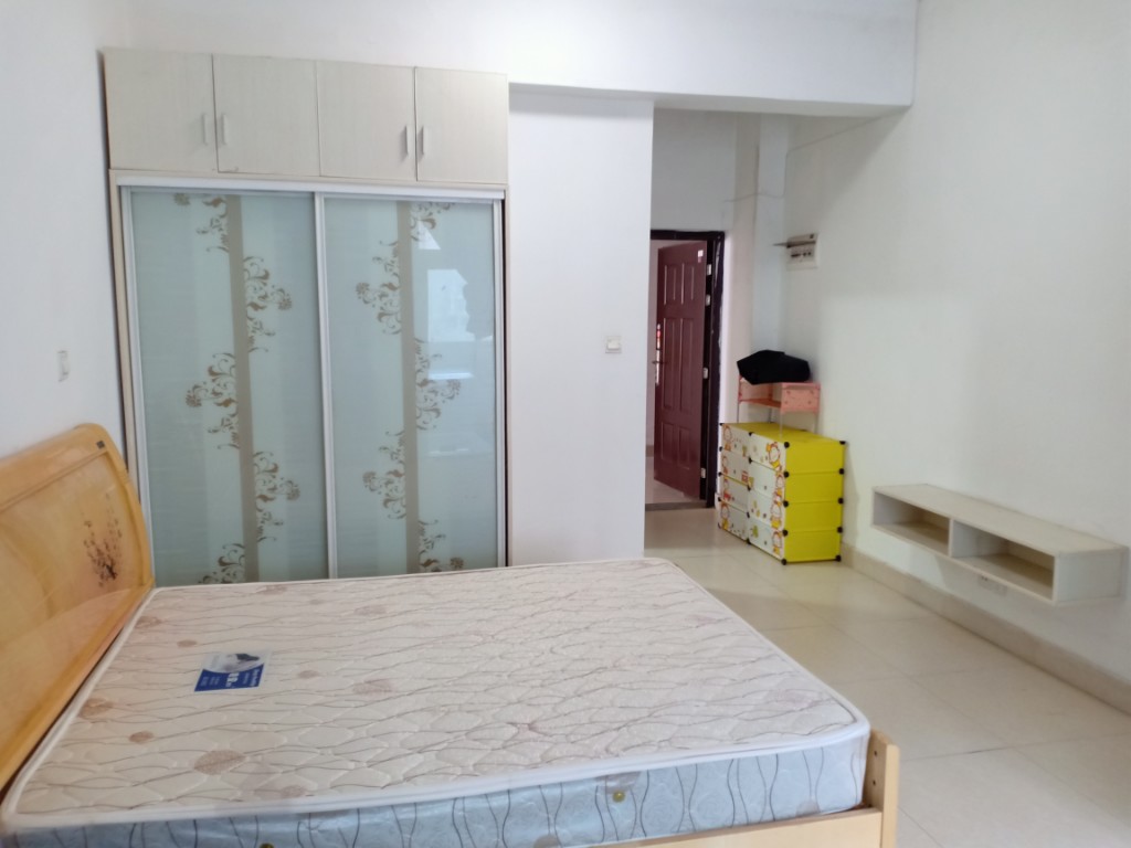 蓝筹公寓1栋 1室1厅1卫 16.8万 蓝筹公寓1栋 1室1厅1卫 16.8万客厅