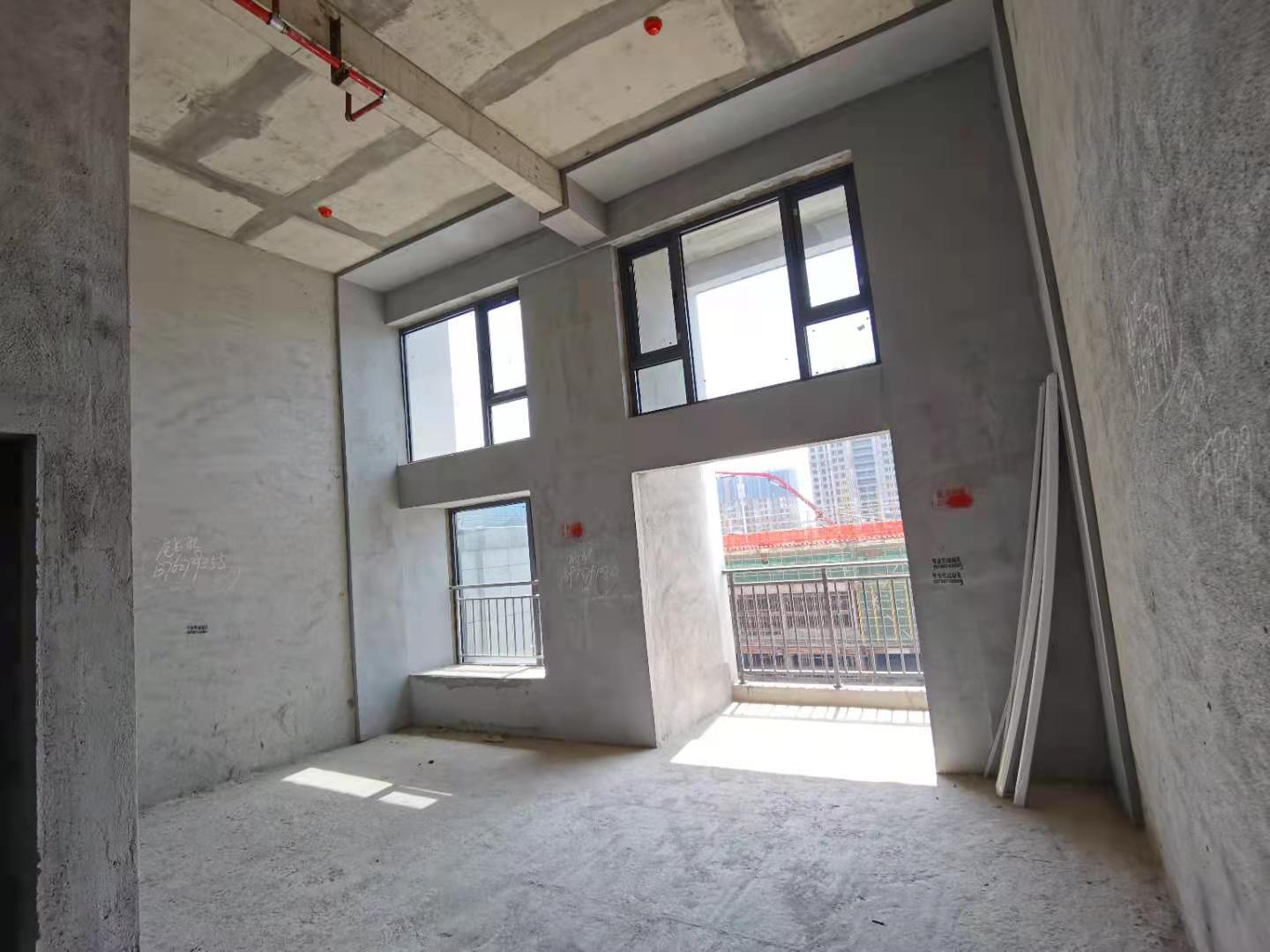 领御一方中心 3室2厅2卫 29.8万 领御一方中心 3室2厅2卫 29.8万客厅