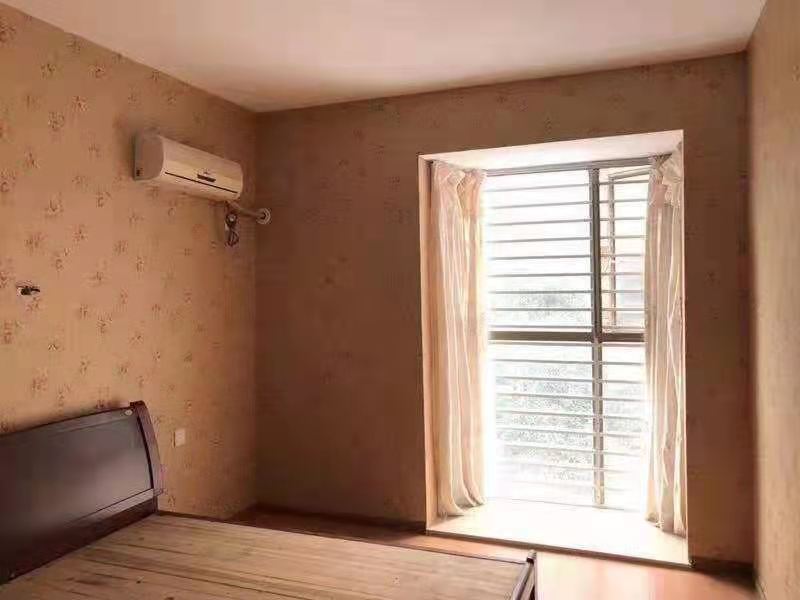 佳宁娜小区（梓山湖小区）  3室2厅2卫    81.8万客厅