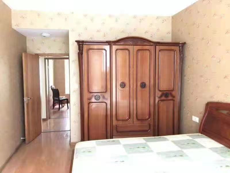 佳宁娜小区（梓山湖小区）  3室2厅2卫    81.8万客厅